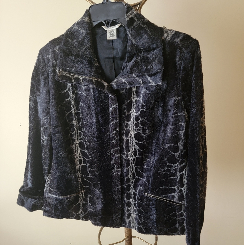 Animal print faux fur short jacket
